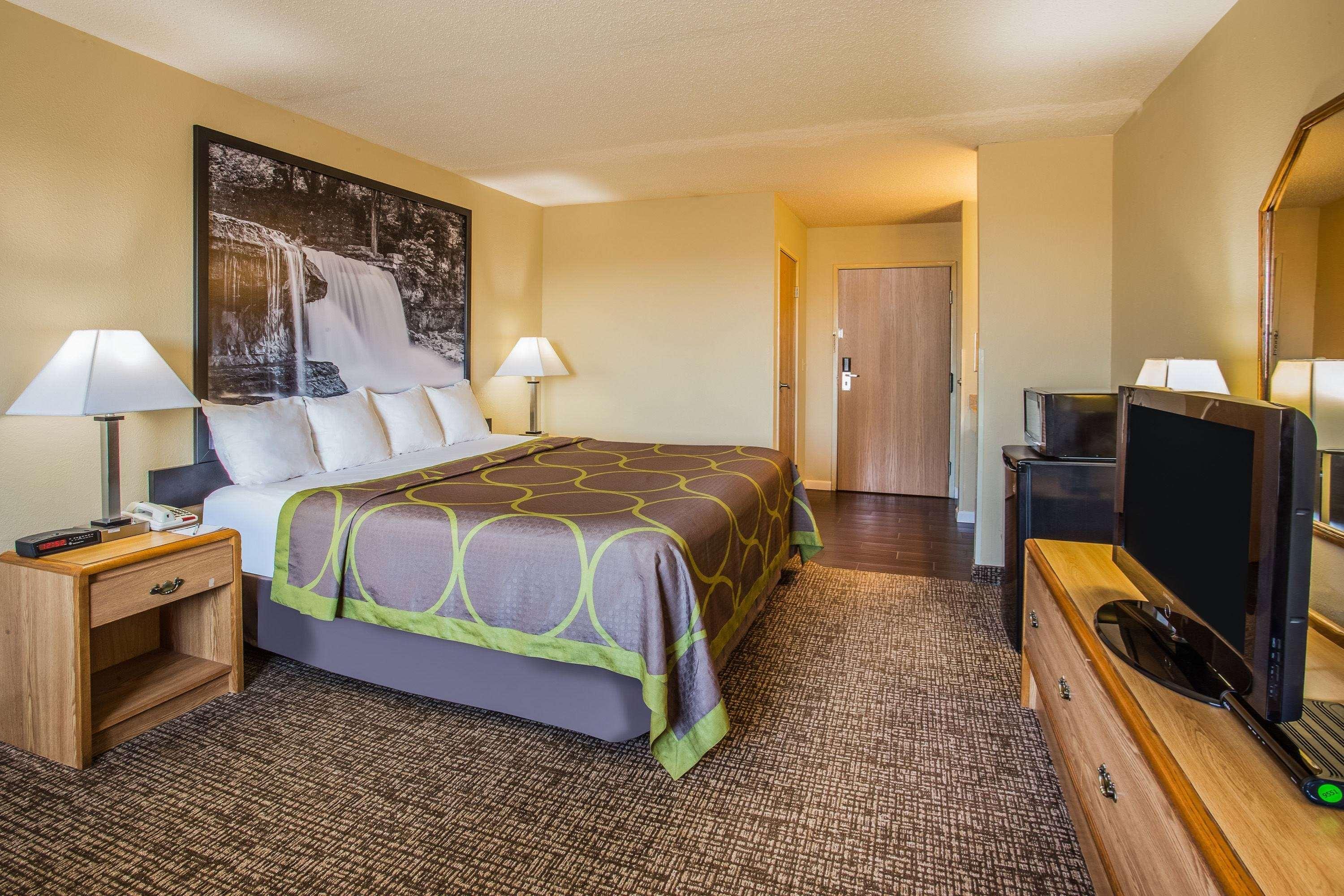 Super 8 By Wyndham Remington Hotell Eksteriør bilde