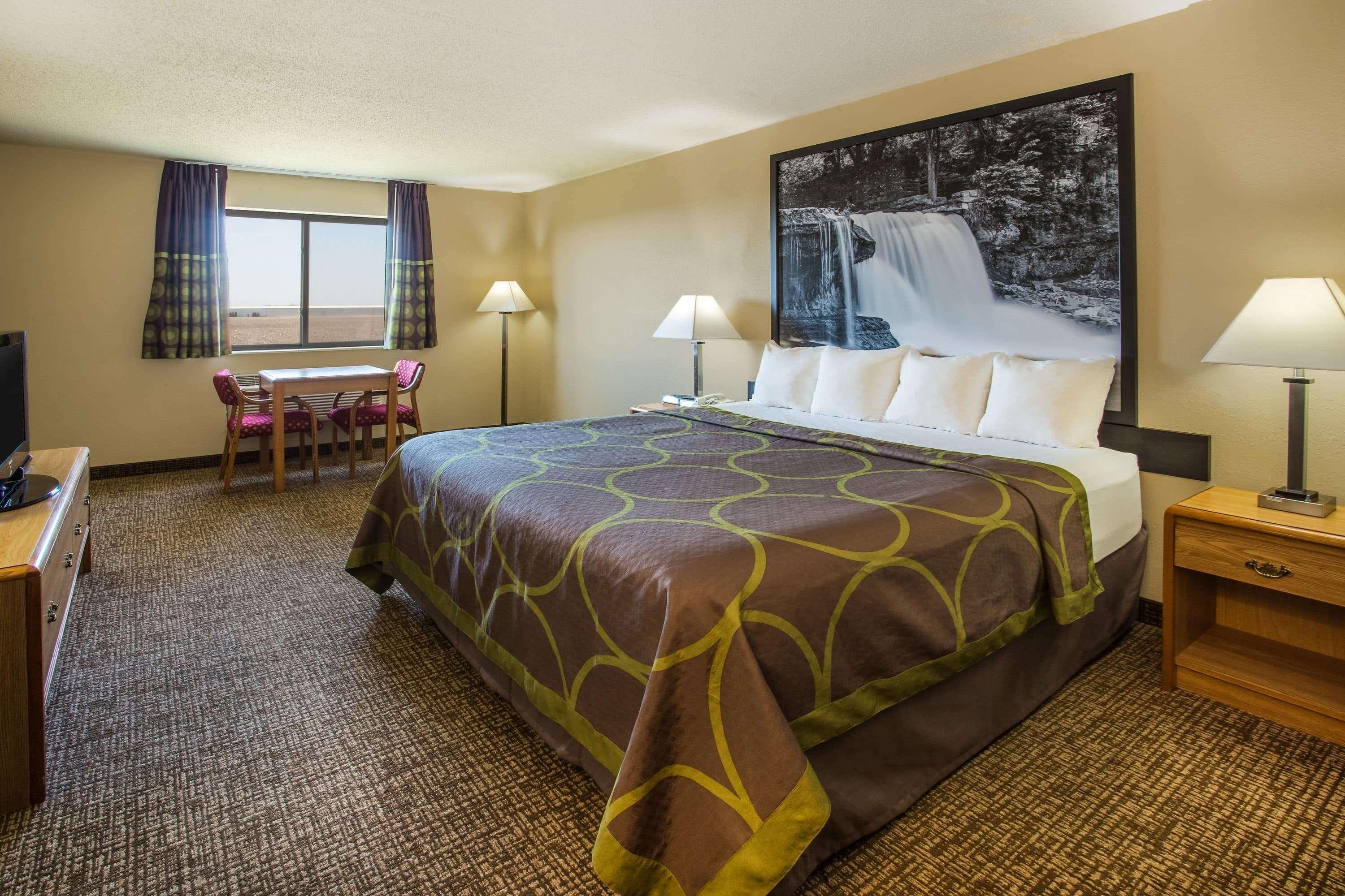 Super 8 By Wyndham Remington Hotell Eksteriør bilde