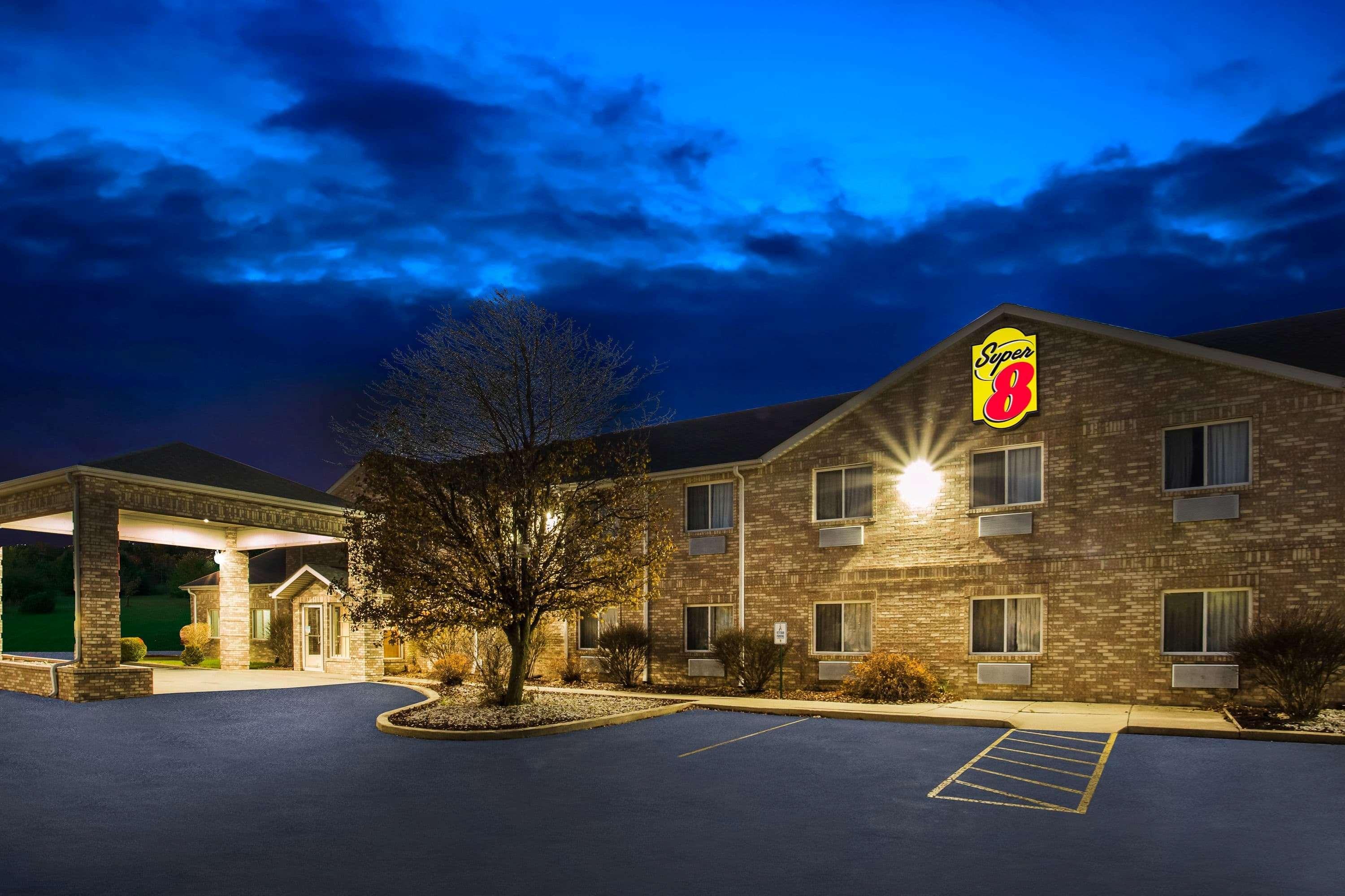 Super 8 By Wyndham Remington Hotell Eksteriør bilde